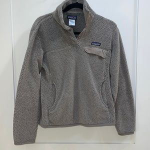 Patagonia women’s pullover fleece in gray, size M